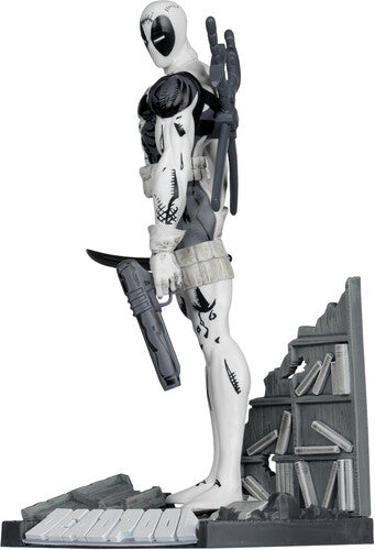 Pre Order McFarlane Toys: Gold Label - The New Mutants #98 - Marvel Collection - 1:10 Deadpool (LINE ART)