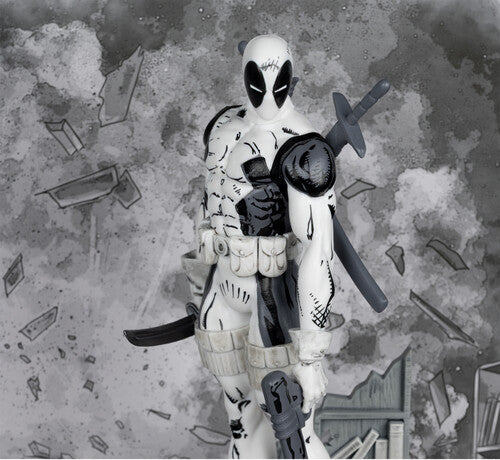 Pre Order McFarlane Toys: Gold Label - The New Mutants #98 - Marvel Collection - 1:10 Deadpool (LINE ART)