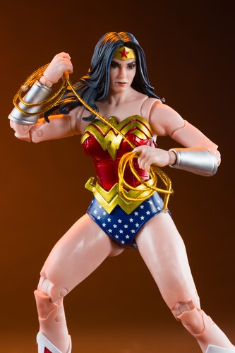 McFarlane Vault Collection - DC Multiverse - Wonder Woman (Classic) 7" Action Figure